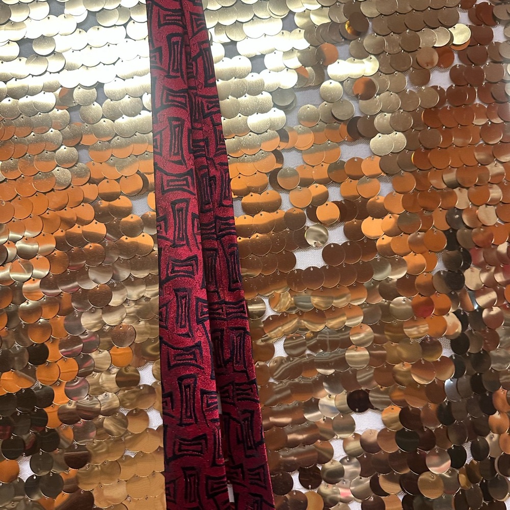 Red Geometric Patterned Tie - Picture 4 of 4